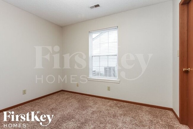Building Photo - 6231 Longmeadow Dr