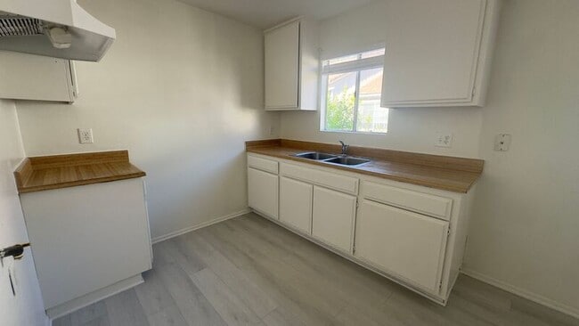 Foto del edificio - 3814 Grace Ave