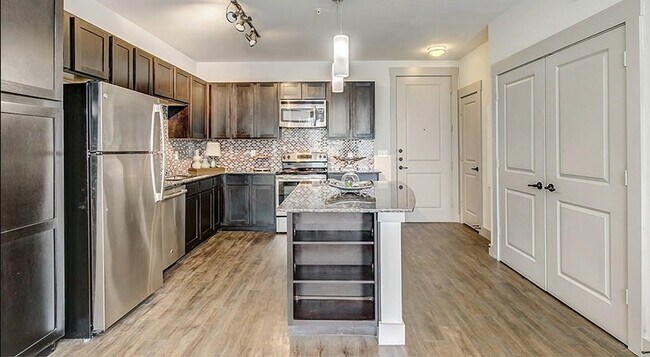 Foto del edificio - 5201 Amesbury Dr