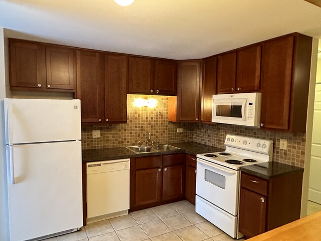 Building Photo - 2300 Beau Monde Ln
