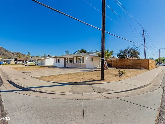 Foto del edificio - 2245 W Laurel Ln