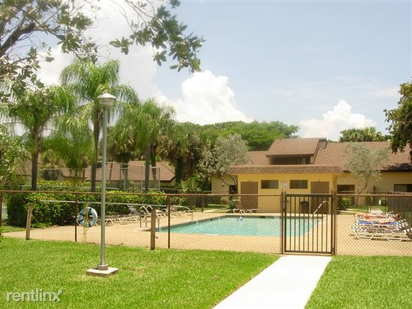 Foto del edificio - 300 Lock Rd