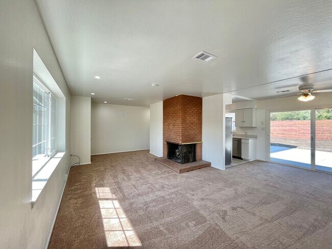 Building Photo - Three Bedroom Single Level Napa Home
