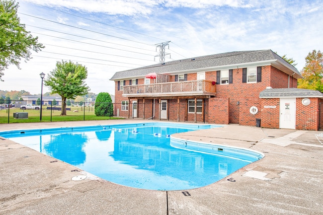 Building Photo - MAPLE CREST