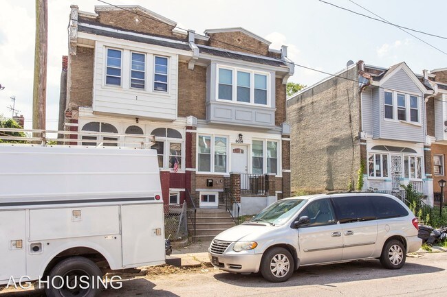 Building Photo - 3 br, 1.5 bath House - 6054 Chester Ave