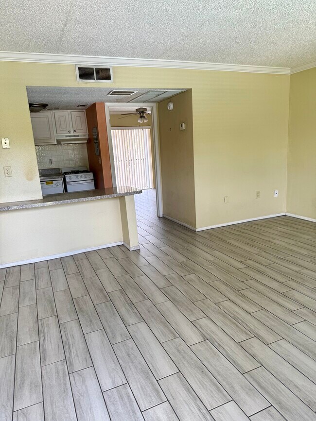Foto del edificio - 103 Oyster Bay Cir