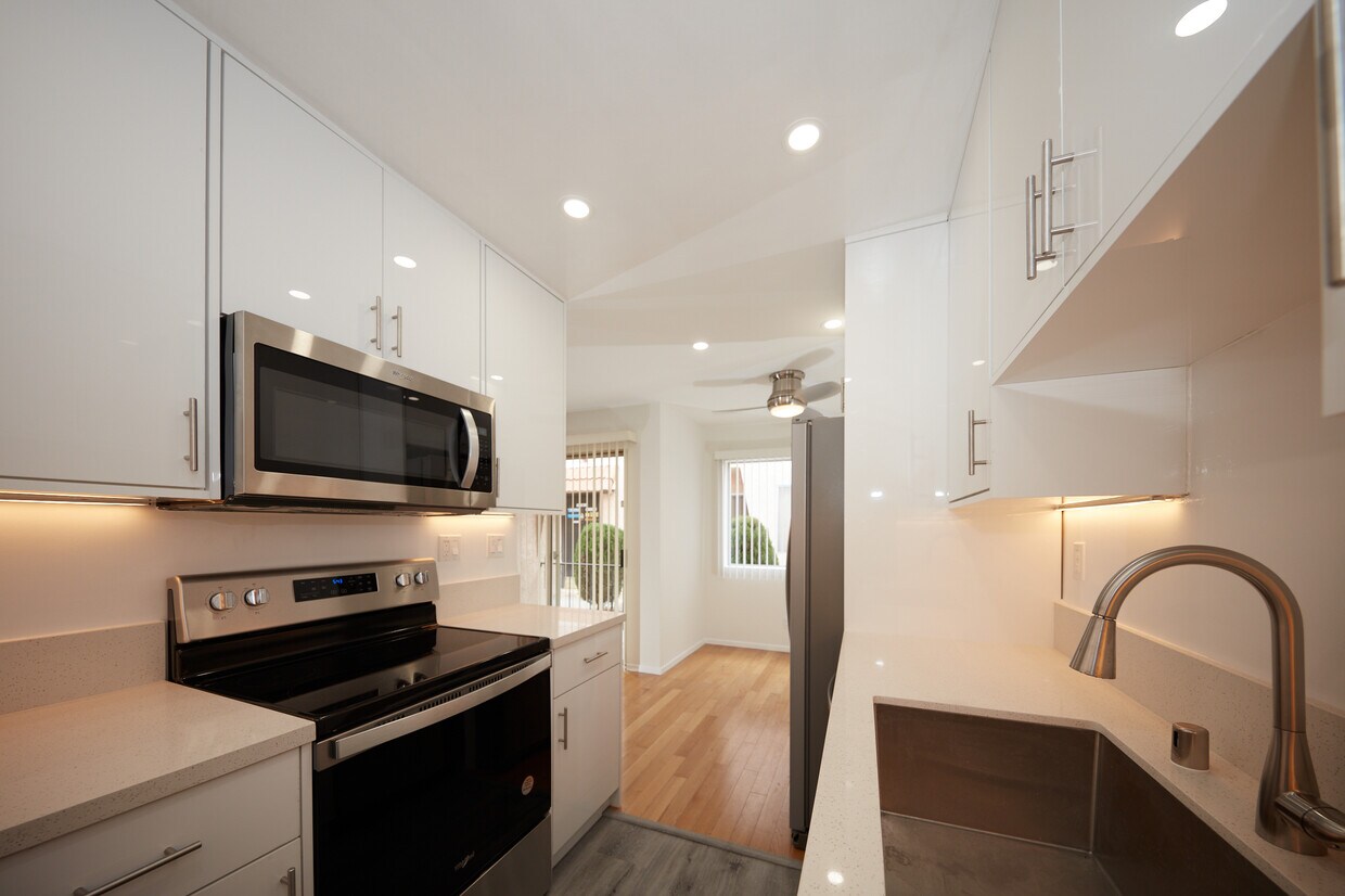 Primary Photo - 1524 12th St