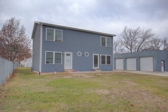 Building Photo - 713 7th St