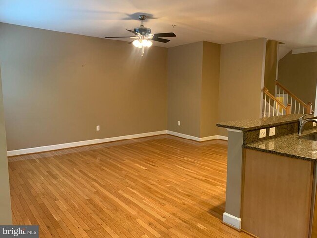 Building Photo - 528 Triadelphia Way