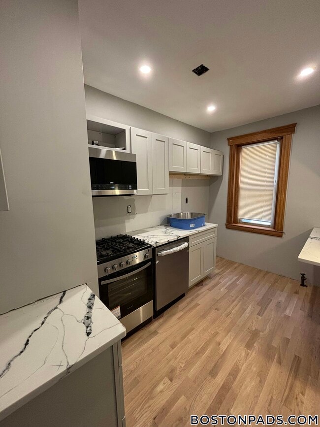 Building Photo - 99 Hancock St