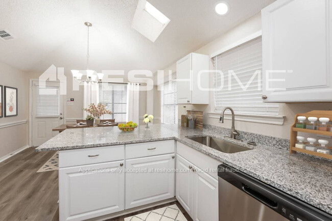 Building Photo - 931 Newport Dr