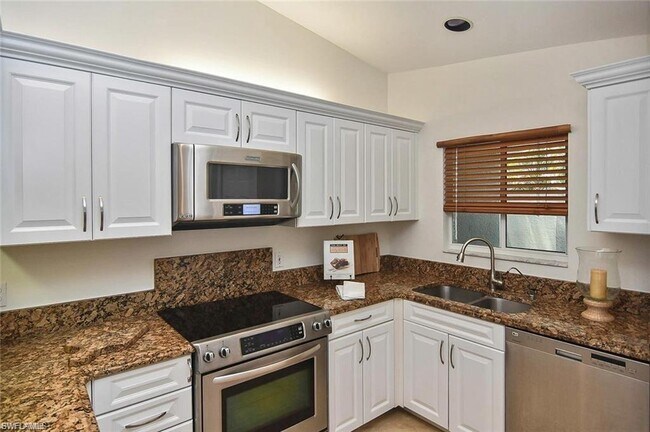 Building Photo - 21693 Sungate Ct