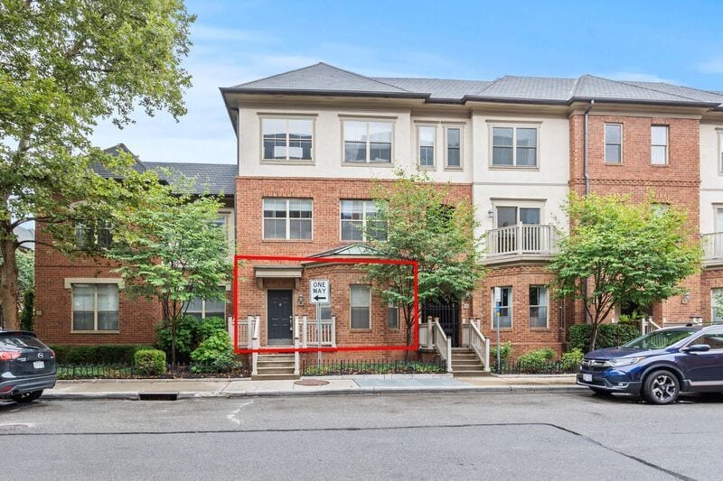 Primary Photo - 30 W Russell St
