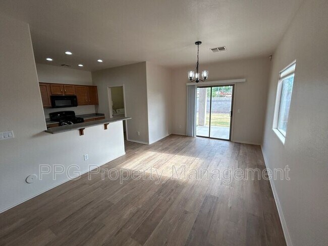 Foto del edificio - 17029 W Carmen Dr