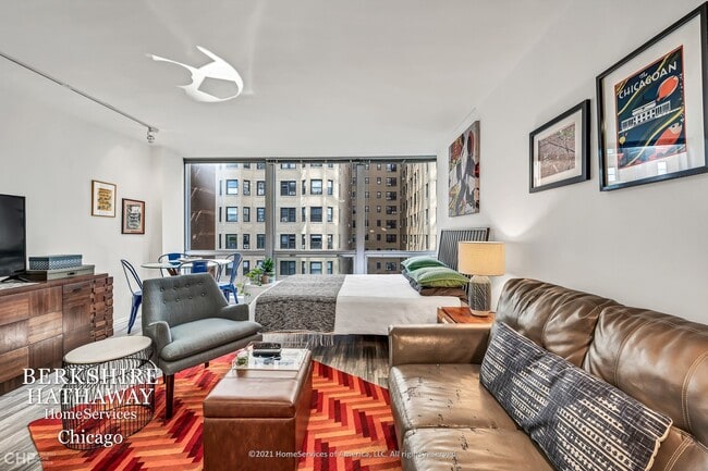 Foto del edificio - 2400 N Lakeview Avenue