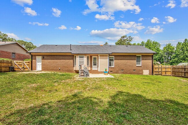 Building Photo - 2713 Leabrook Dr