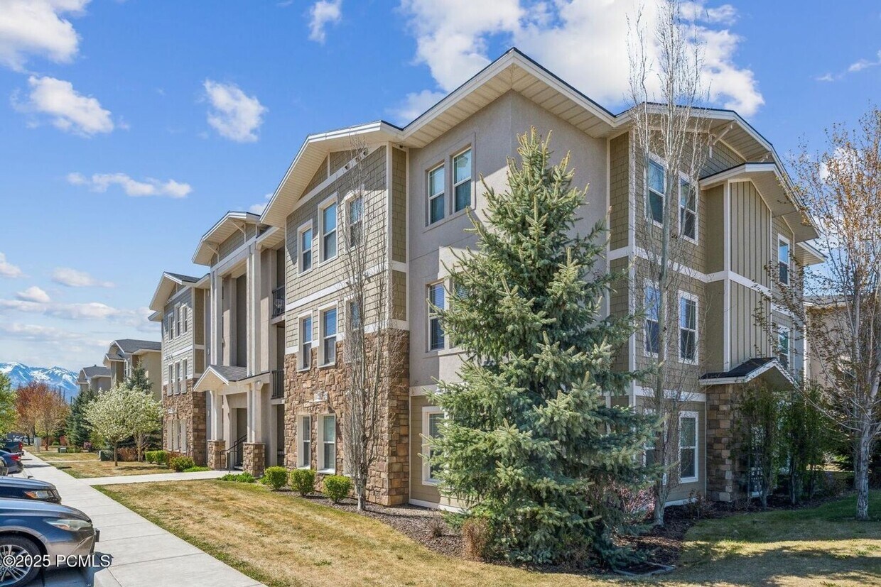 Primary Photo - Ranch Landing Condo - $500 OFF FIRST MONTH...