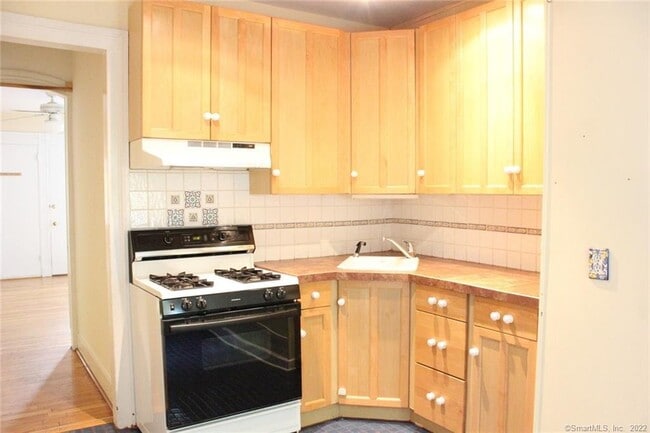 Building Photo - 28 Cottage St