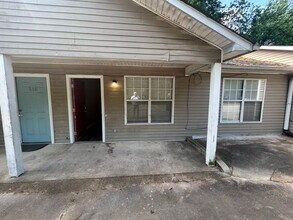 Building Photo - 812 N McLemore Ave