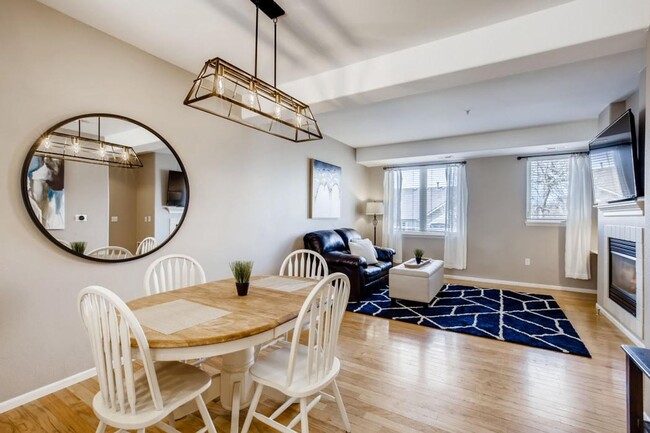 Foto del edificio - 2 bedromm, 2 bath townhome with attached 2...