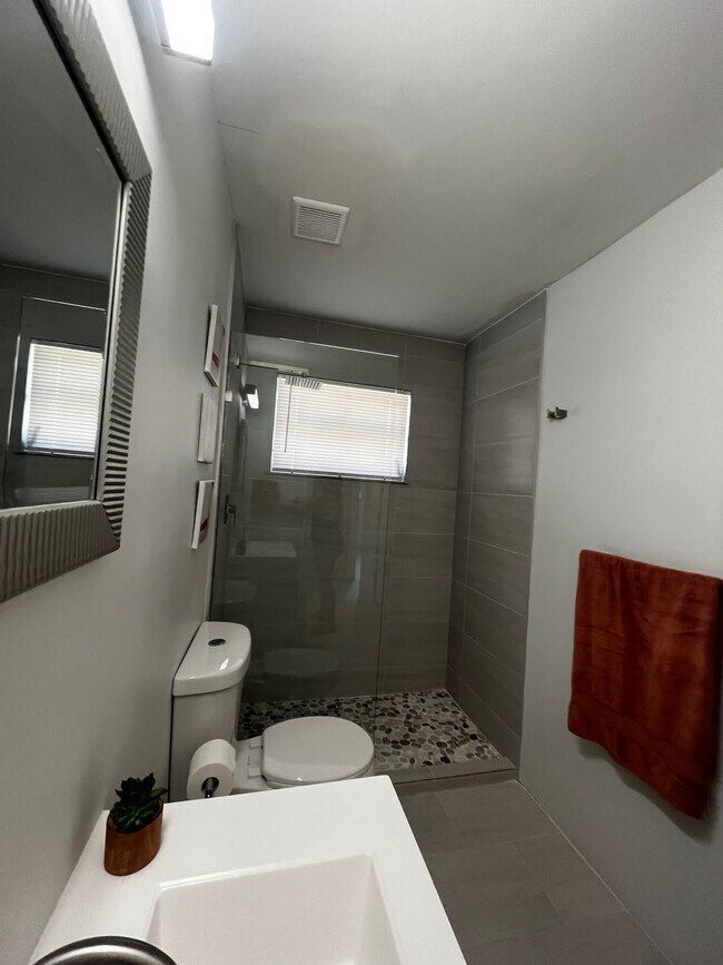 Foto del edificio - 1036 NW 25th St