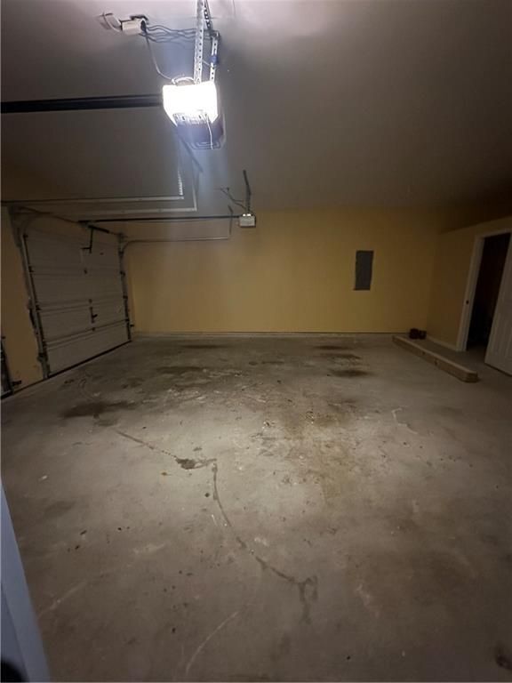 Building Photo - 1943 Oakbluff Way SW