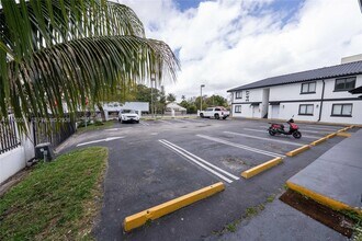 Building Photo - 3417 NW 22nd Ave