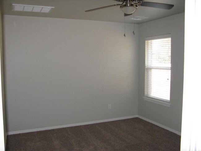 Building Photo - 11620 Surrey Villas Court, Yukon, OK 73099