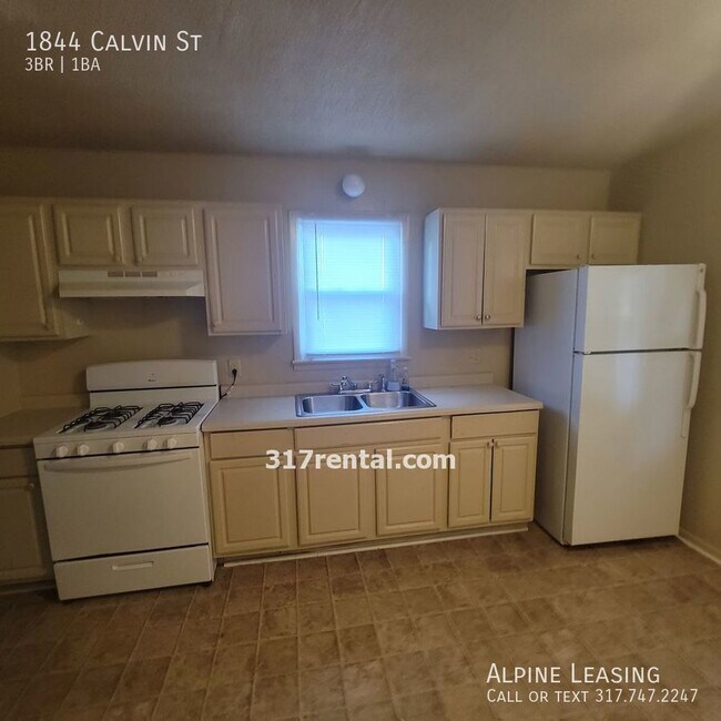 Building Photo - 1844 Calvin St - 3BR House w/Garage!