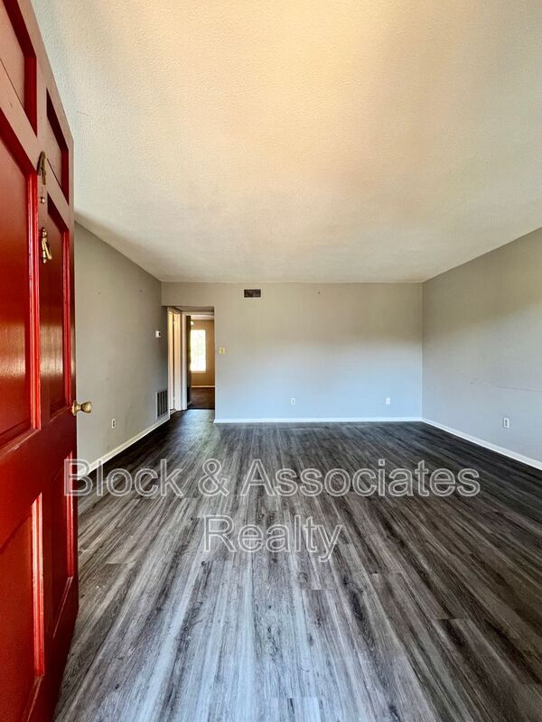 Building Photo - 3826-A Country Club Road