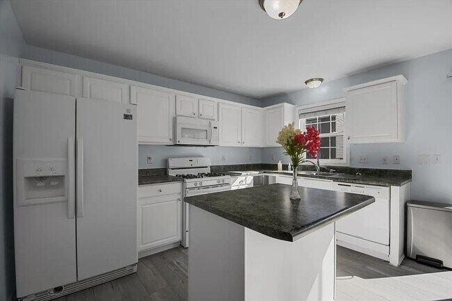 Foto del edificio - 3909 Inverness Rd