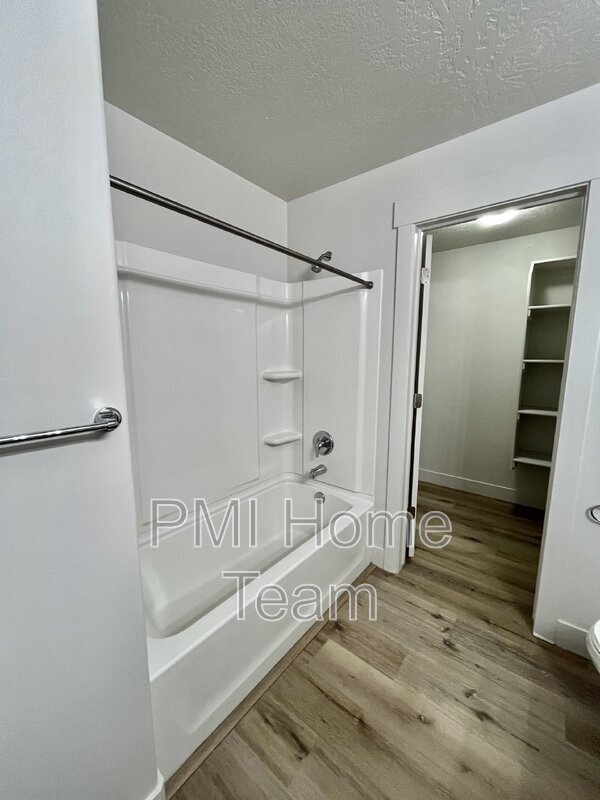 Foto del edificio - 2874 Kiesel Ave