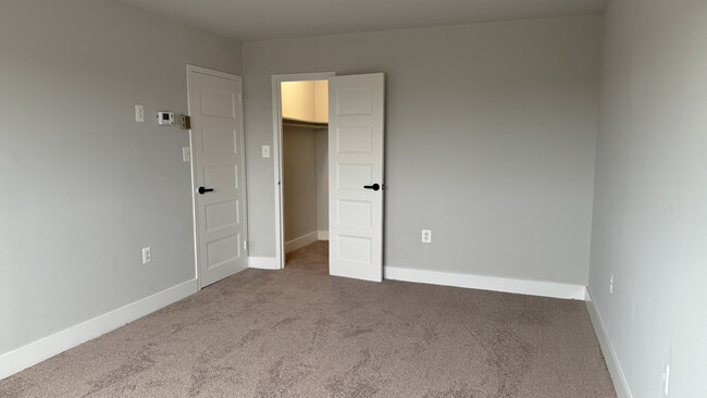 Renovated Master Bedroom (2B1B) - Hampshire Tower Apartments