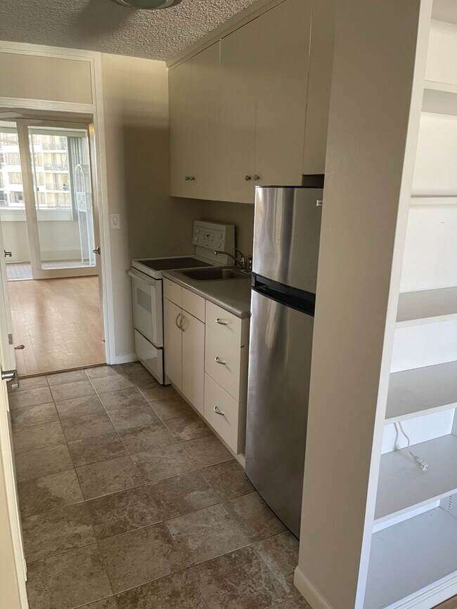 Building Photo - 425 Ena Rd