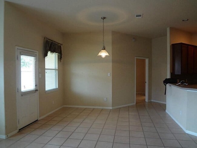 Building Photo - 6027 Schaumburg Dr