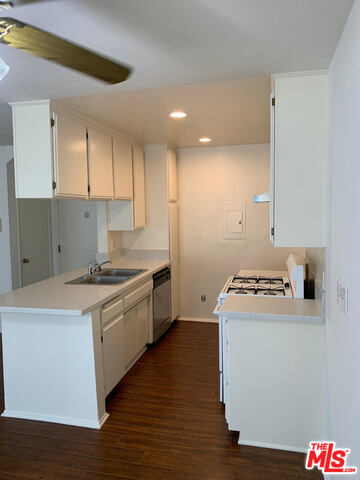 Foto del edificio - 4826 Rosewood Ave