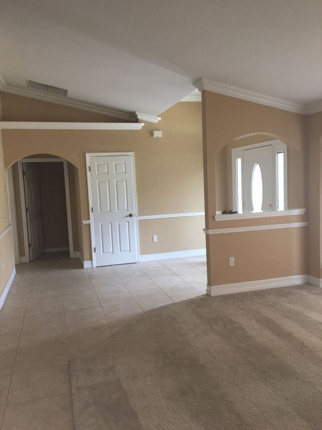 Building Photo - $1,995 ** 3 Bed / 2 Bath * Single Family Home