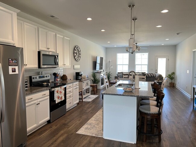 Building Photo - Beautiful Home in the Westhill Community -...