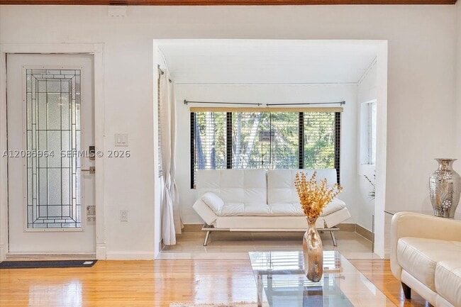 Foto del edificio - 240 NE 152nd St