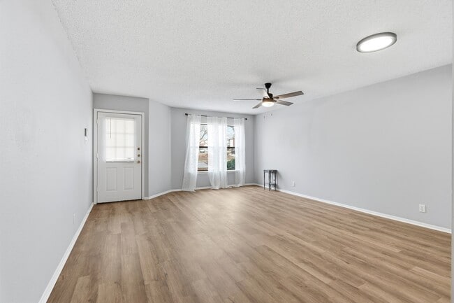 Building Photo - 9110 Roquefort