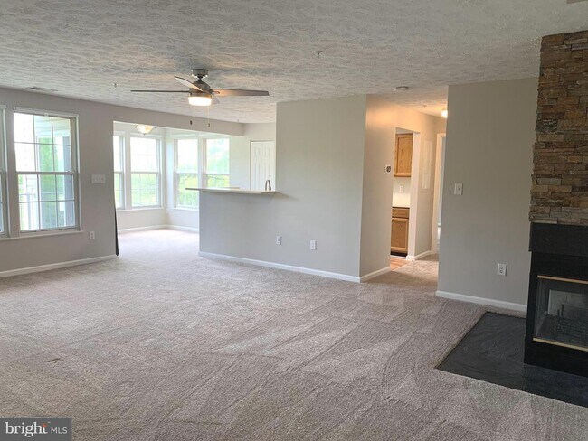 Building Photo - 695 Winding Stream Way