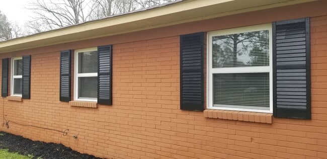 Building Photo - 6642 Abraham Lincoln Dr