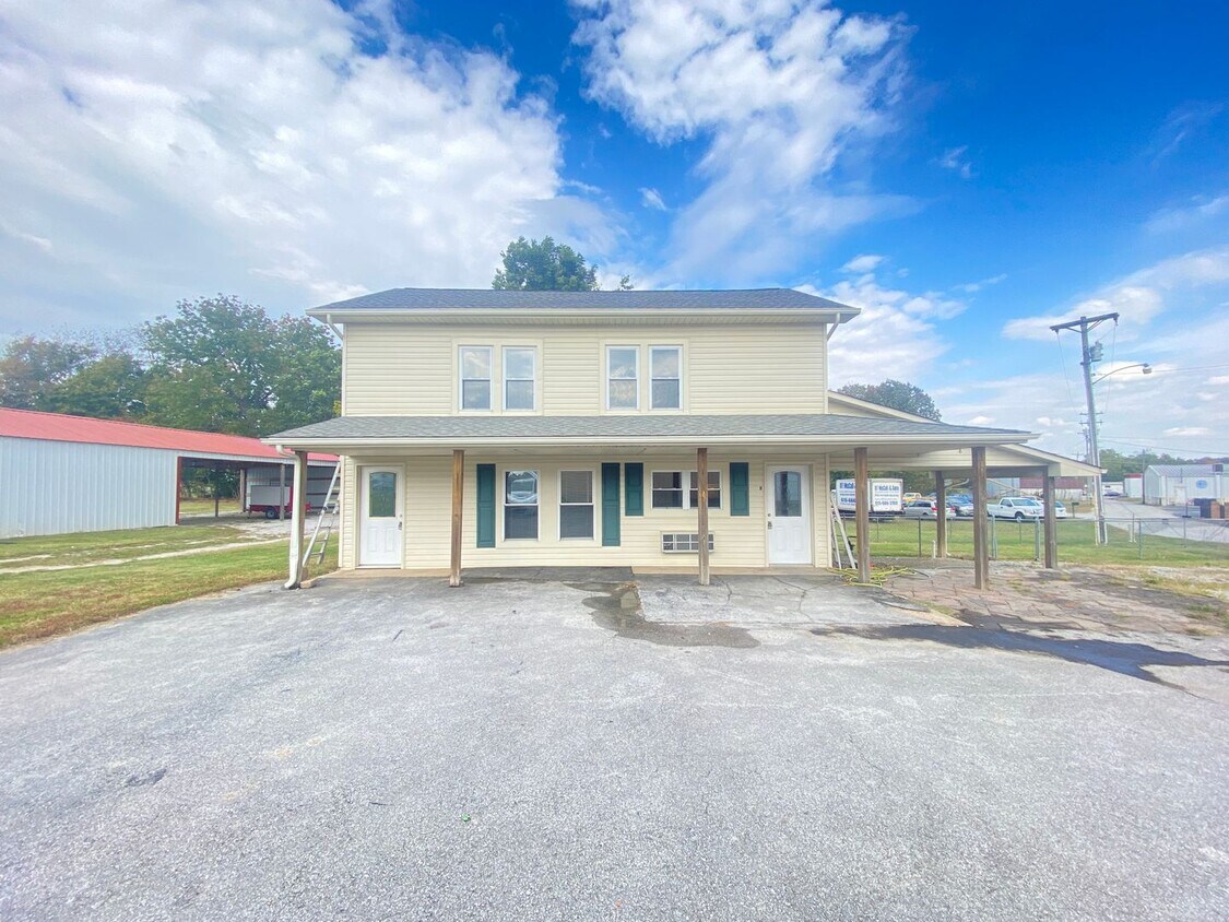 306 Doss Ave Unit A, Lafayette, TN 37083 Room for Rent in Lafayette