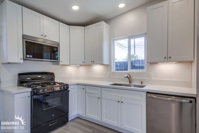 Building Photo - Remodeled 2Bdm 1Ba Apartment with Spacious Yard in La Mesa