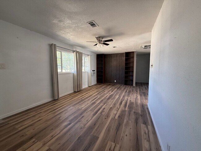Foto del edificio - 809 Spruce Ave