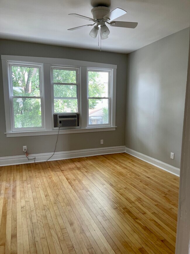 Foto del edificio - 3555 W McLean Ave