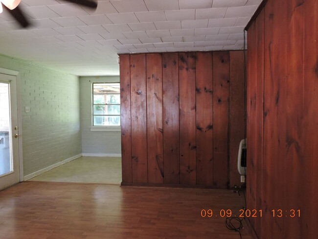 Foto del edificio - Great Location in MidCity - 3BR/1BA House ...
