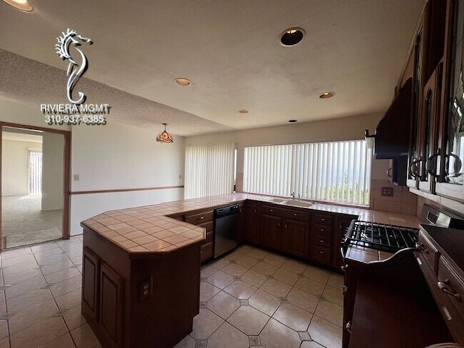 Foto del edificio - 5 bedroom 4 bath in Rancho Palos Verdes