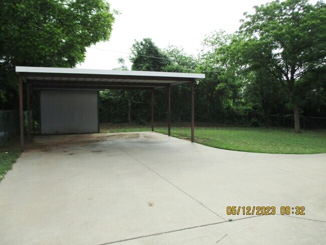 Foto del edificio - 3001 Acton School Rd
