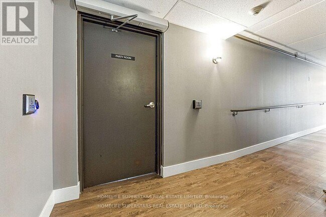 Photo du bâtiment - 716-1716 Main St E